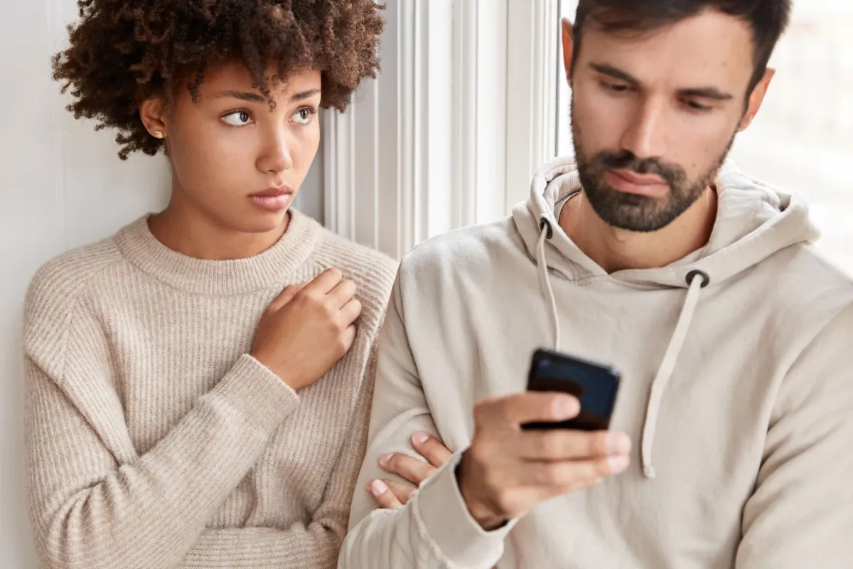 كيف أتعامل مع خطيبي المهمل؟