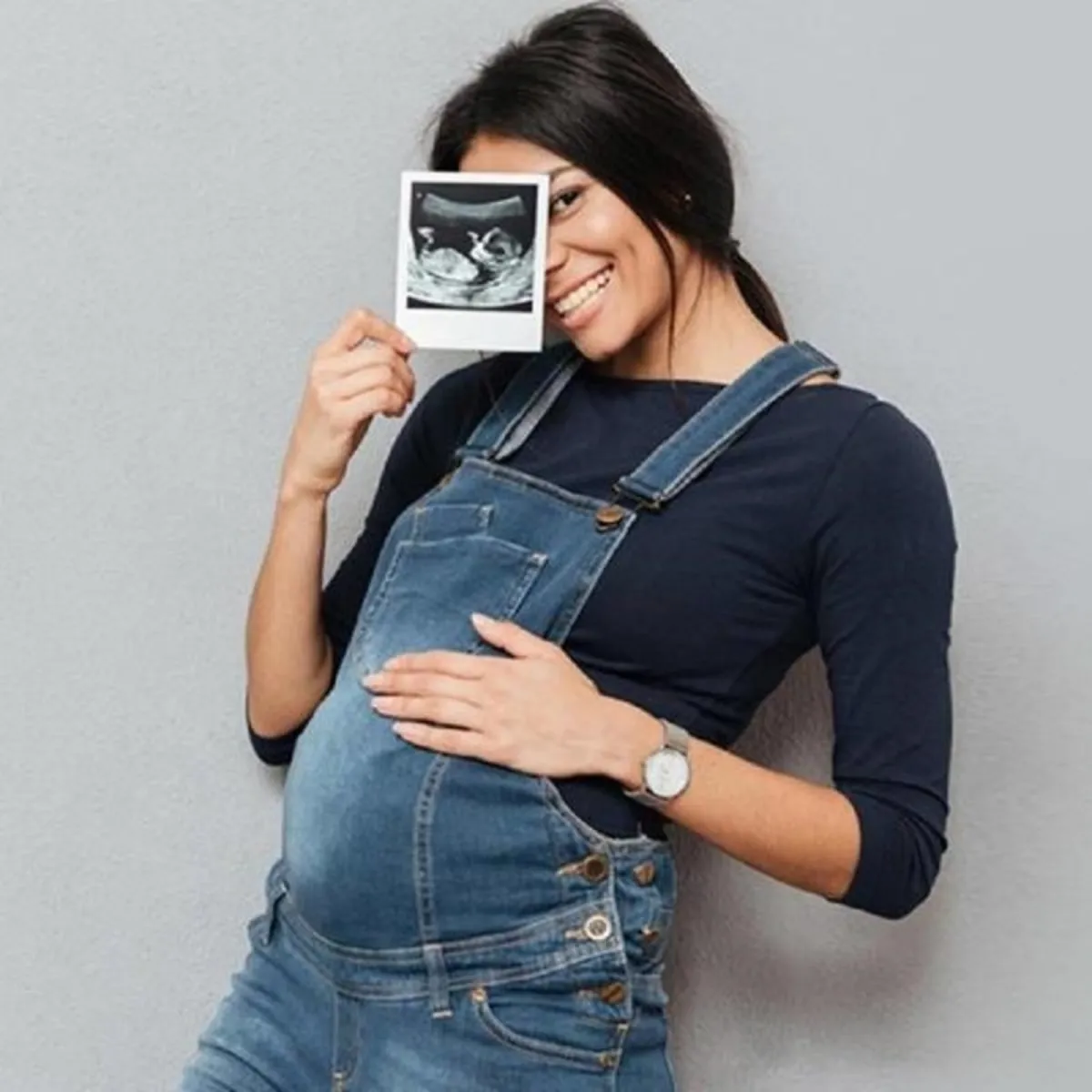 صورة لحامل وصورة من الفحص