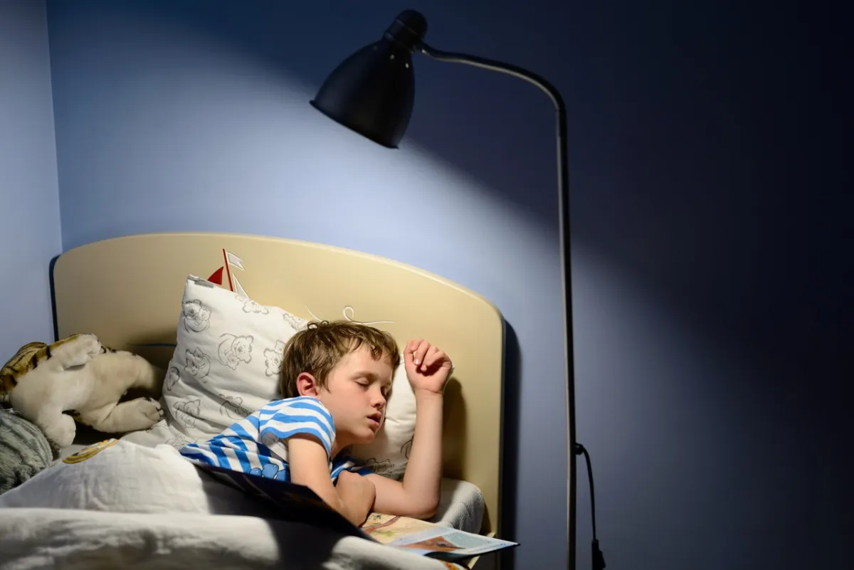 صورة ولد نائم