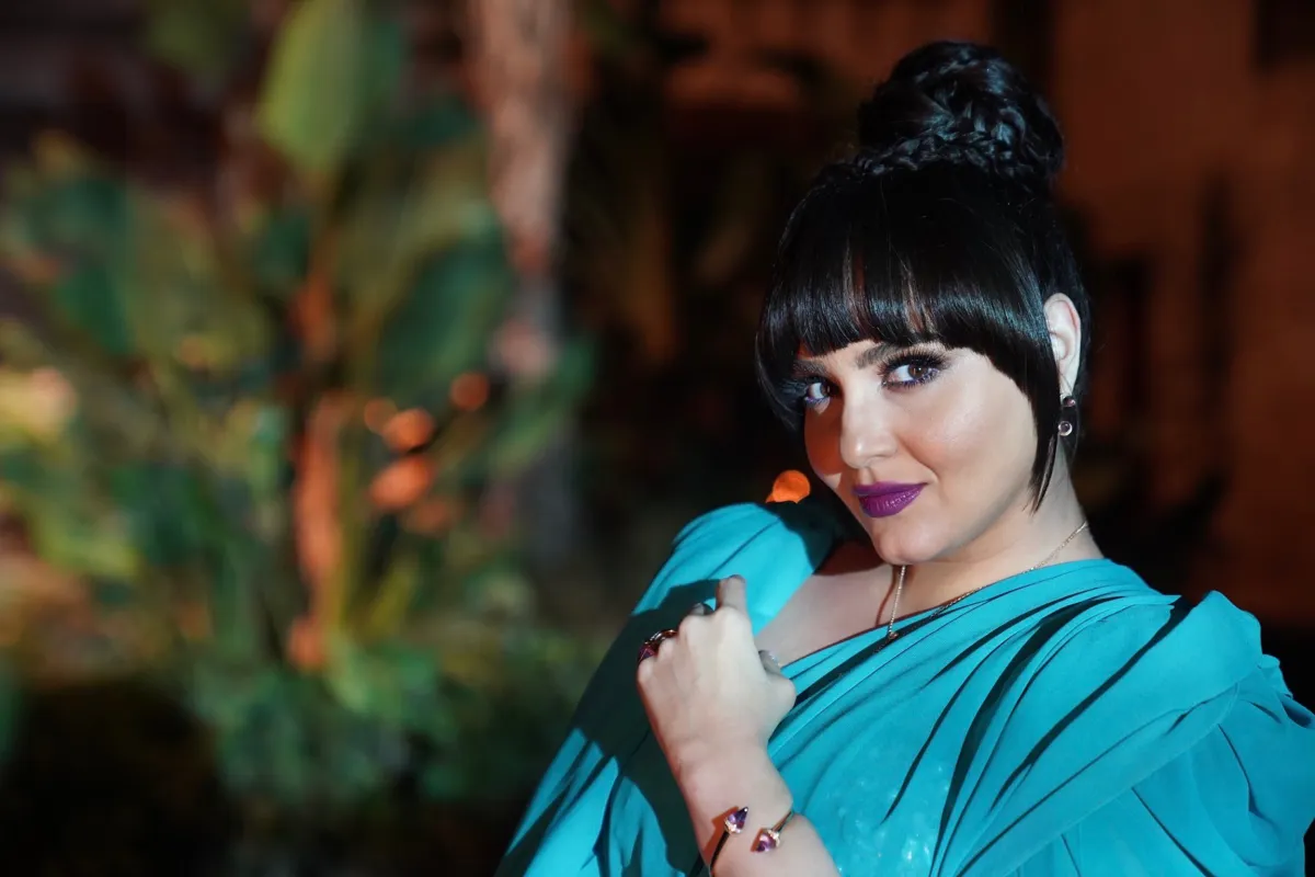  نورا بالألف  الصورة خاصة من الفنانة لكواليس أغنية "إدلع"