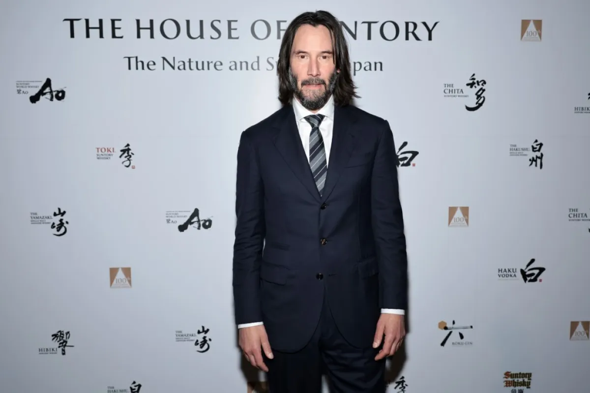 كيانو ريفز Keanu Reeves في حفل الـ 100 عام لـ The House of Suntory (مصدر الصورة: Jamie McCarthy / GETTY IMAGES NORTH AMERICA / Getty Images via AFP)