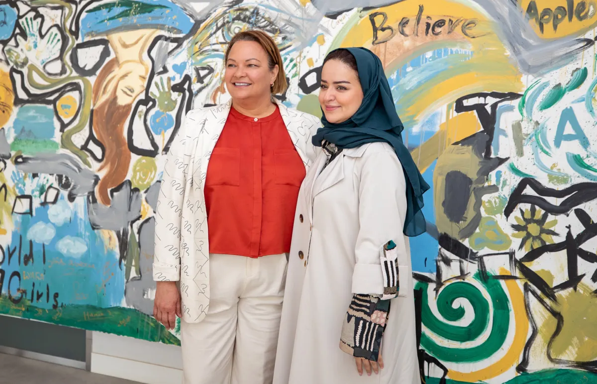 ليزا جاكسون نائبة الرئيس لشؤون البيئة والسياسات والمبادرات الاجتماعية في آبل وعهود النايل مديرة أكاديمية مطوري آبل في الرياض