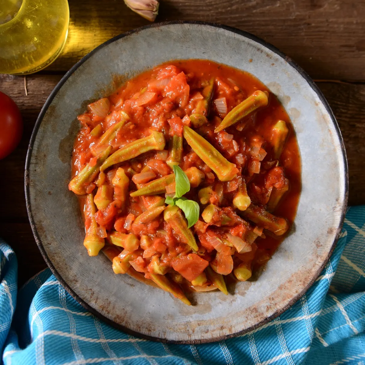 صورة لطبق من البامية المطهية