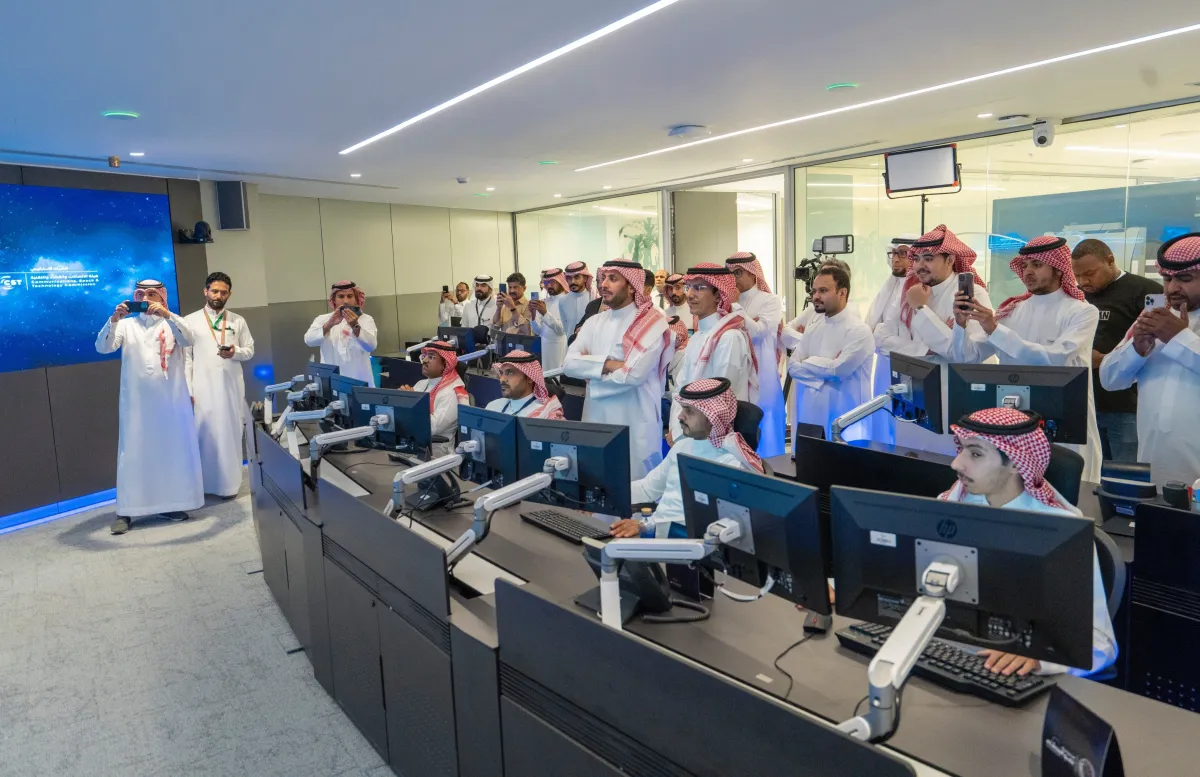 وصول طائرة رائدي الفضاء السعوديين إلى هيوستن