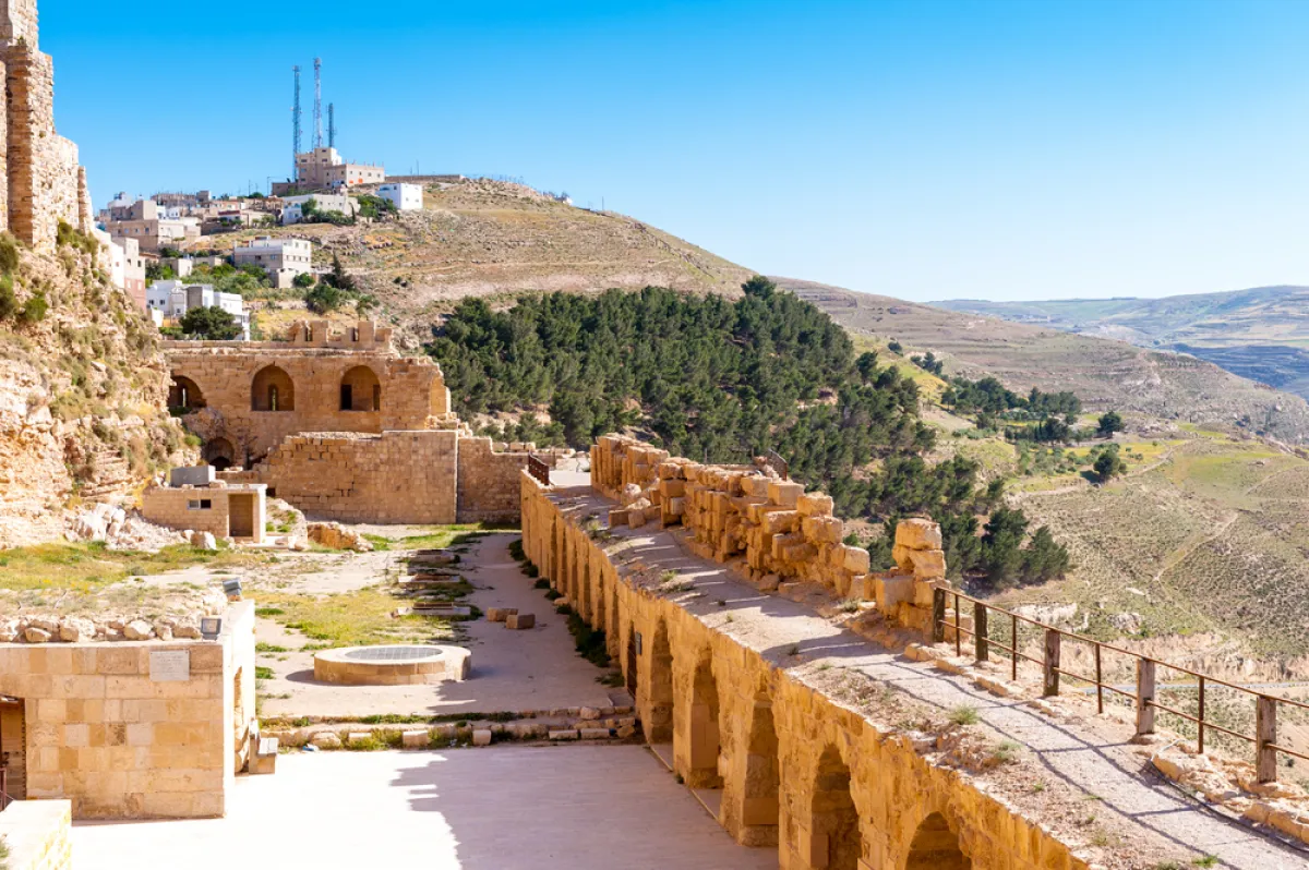 جولة على أشهر القلاع في الأردن 
