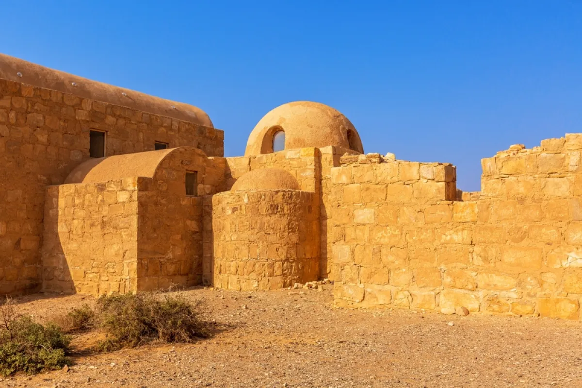 جانب من القلاع الصحراوية 