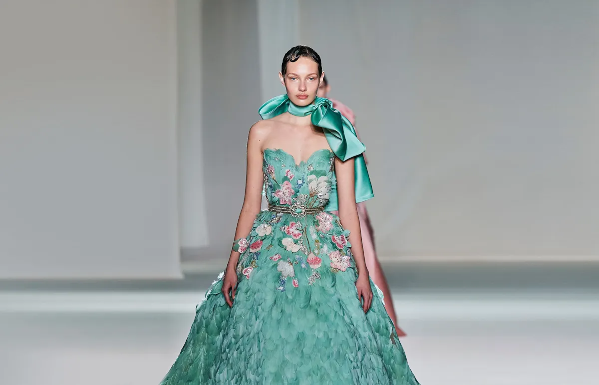 فستان كلوش.. من إيلي صعب Elie Saab