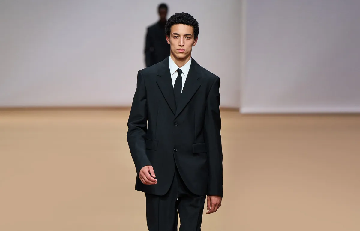 موديلات البدلات المناسبة لعريس صيف 2023 من برادا Prada