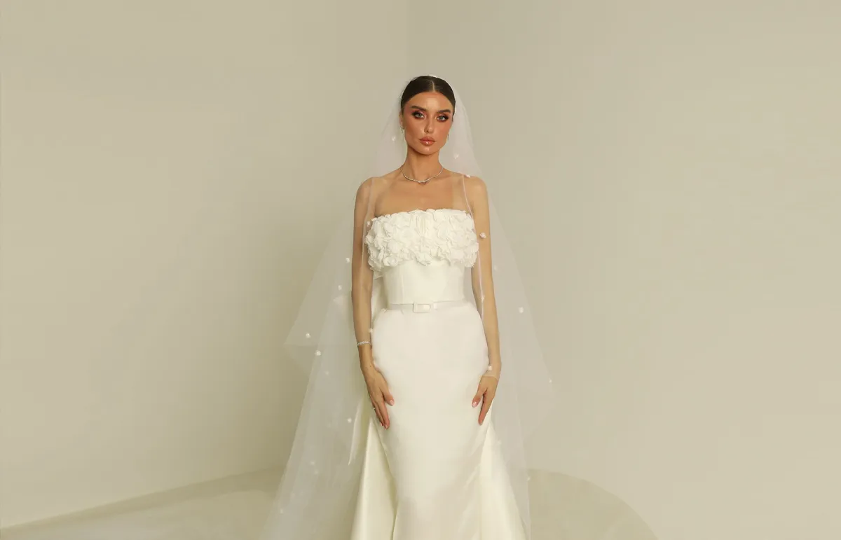 فستان زفاف بقصة حديثة ناعمة من تصميم لطيفة العبدالقادر - الصور من المصدر