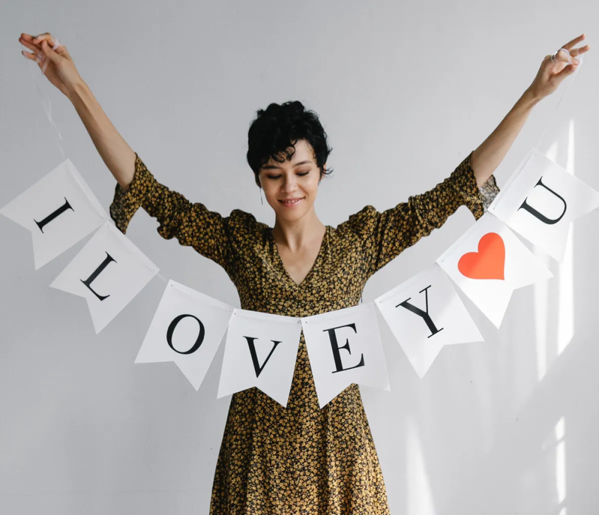 كيف تعرف ان هناك شخص يحبك