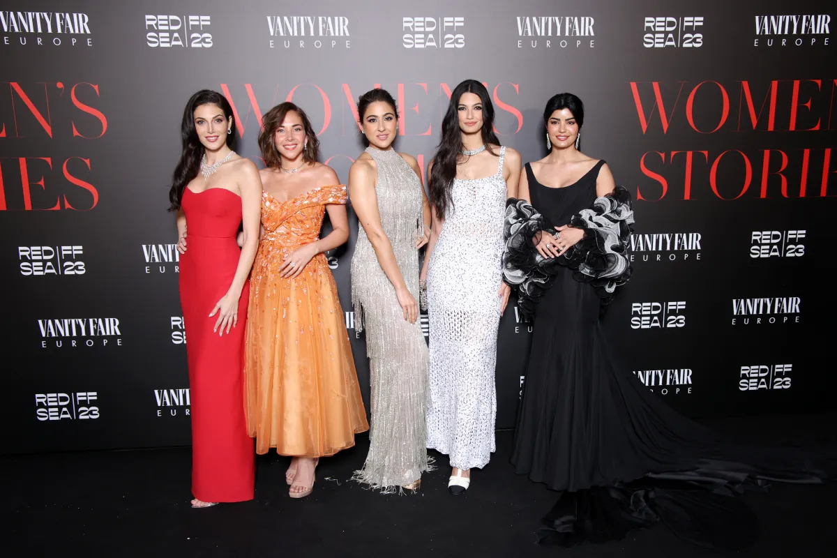 مهرجان كان السينمائي الدولي2023، فعاليةWomen's Stories، من اليسار ،رزان جمال Razane Jammalوفاطمة البنوي Fatima AlBanawi وسارة علي خانkhan Sarah Ali وتارا عماد Tara Emad وميلا الزهراني   (مصدر الصورة : Daniele Venturelli/Getty Images for Red Sea IFF)