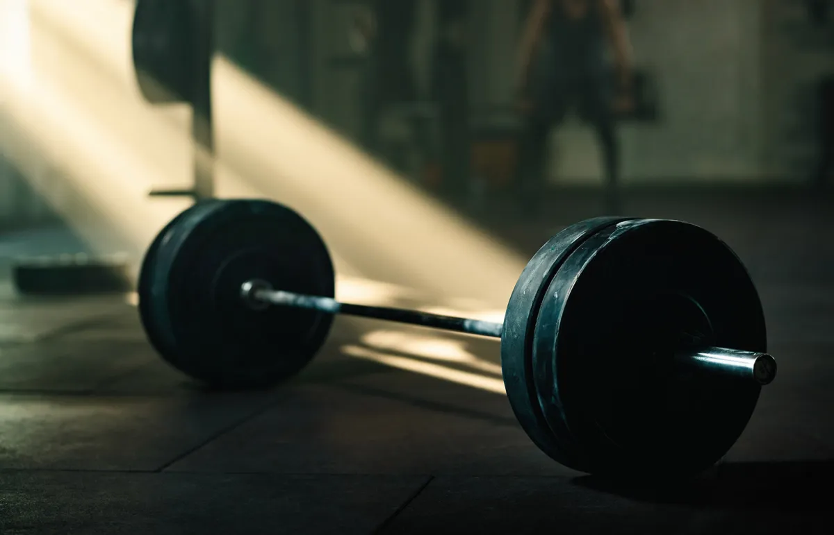 فيديو يثير الجدل لطفل عمره 12 عاماً يرفع ضعف وزنه