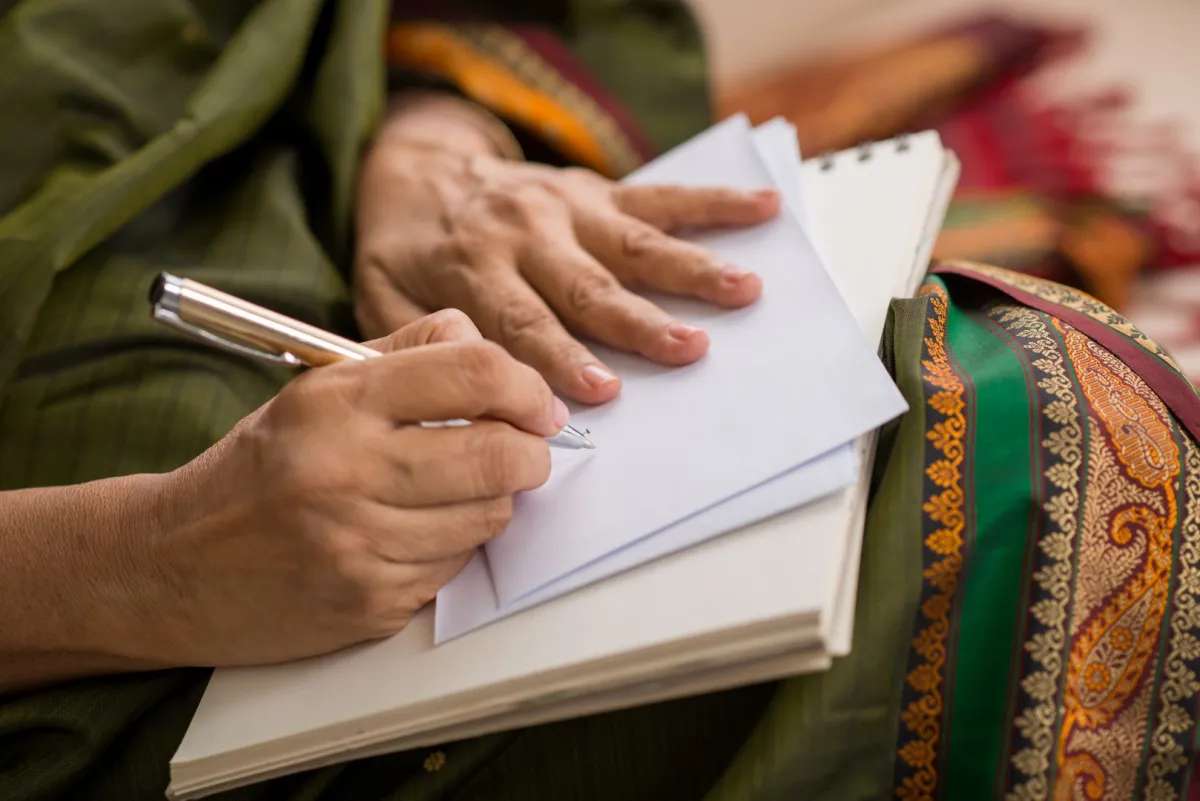 رسائل مدح الأصدقاء من وحي الشعر العربي