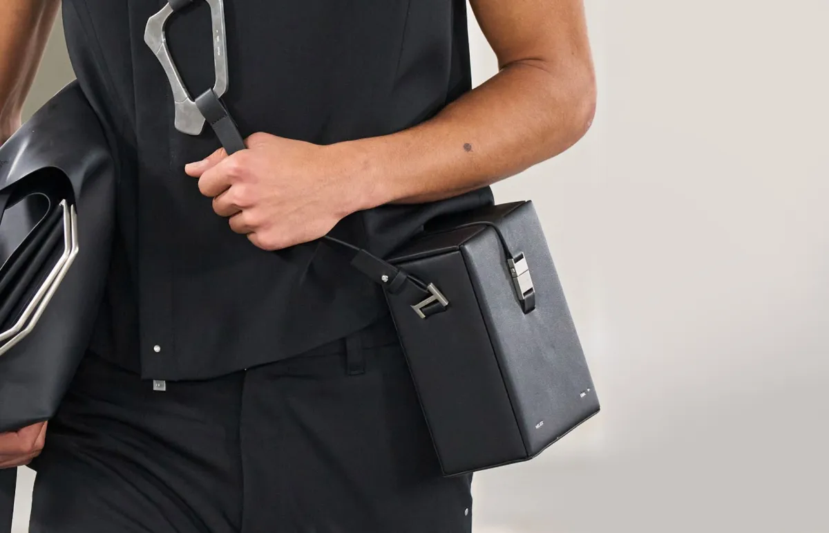 حقيبة كتف.. من هليوت إيميل Heliot Emil