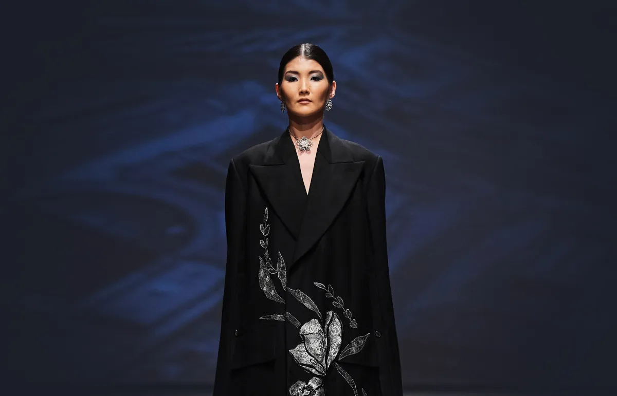 بليزر طويل من مايكل سينكو Michael Cinco