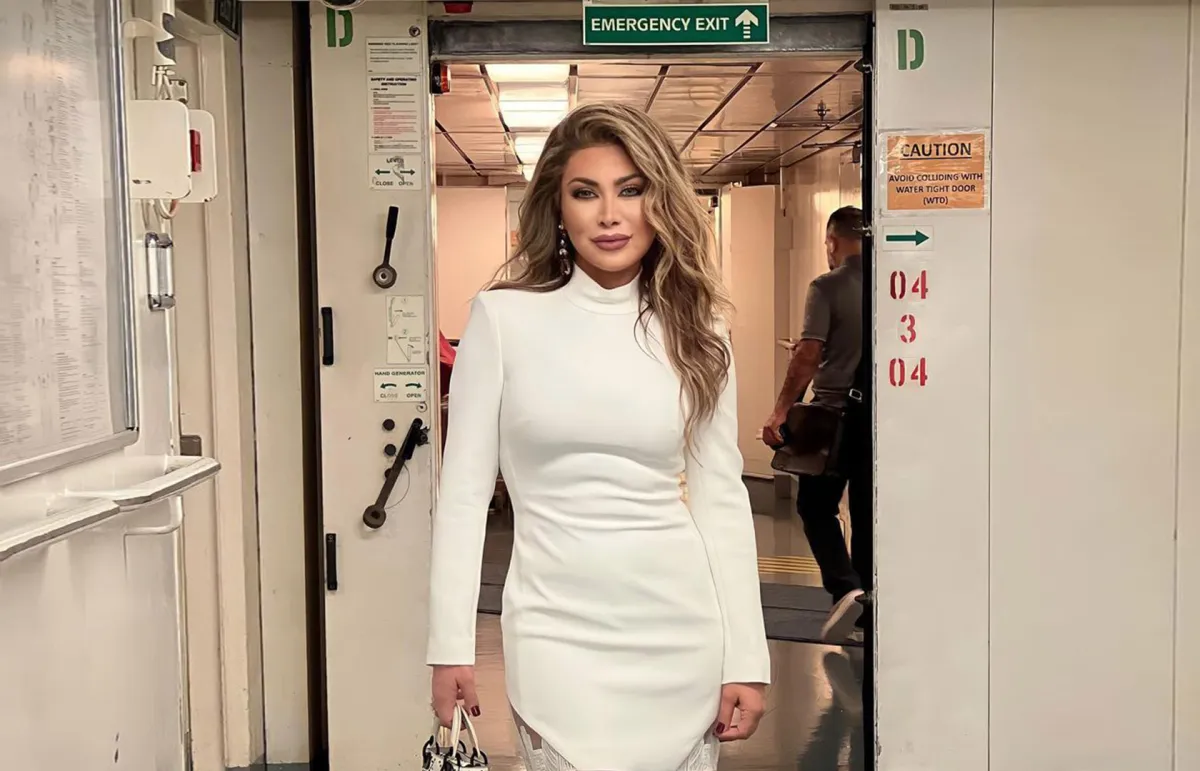 نوال الزغبي بفستان أنيق باللون الأبيض