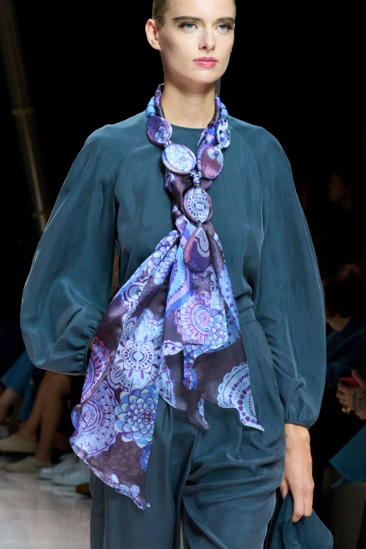 سكارف حرير معرق من جورجيو أرماني Giorgio Armani