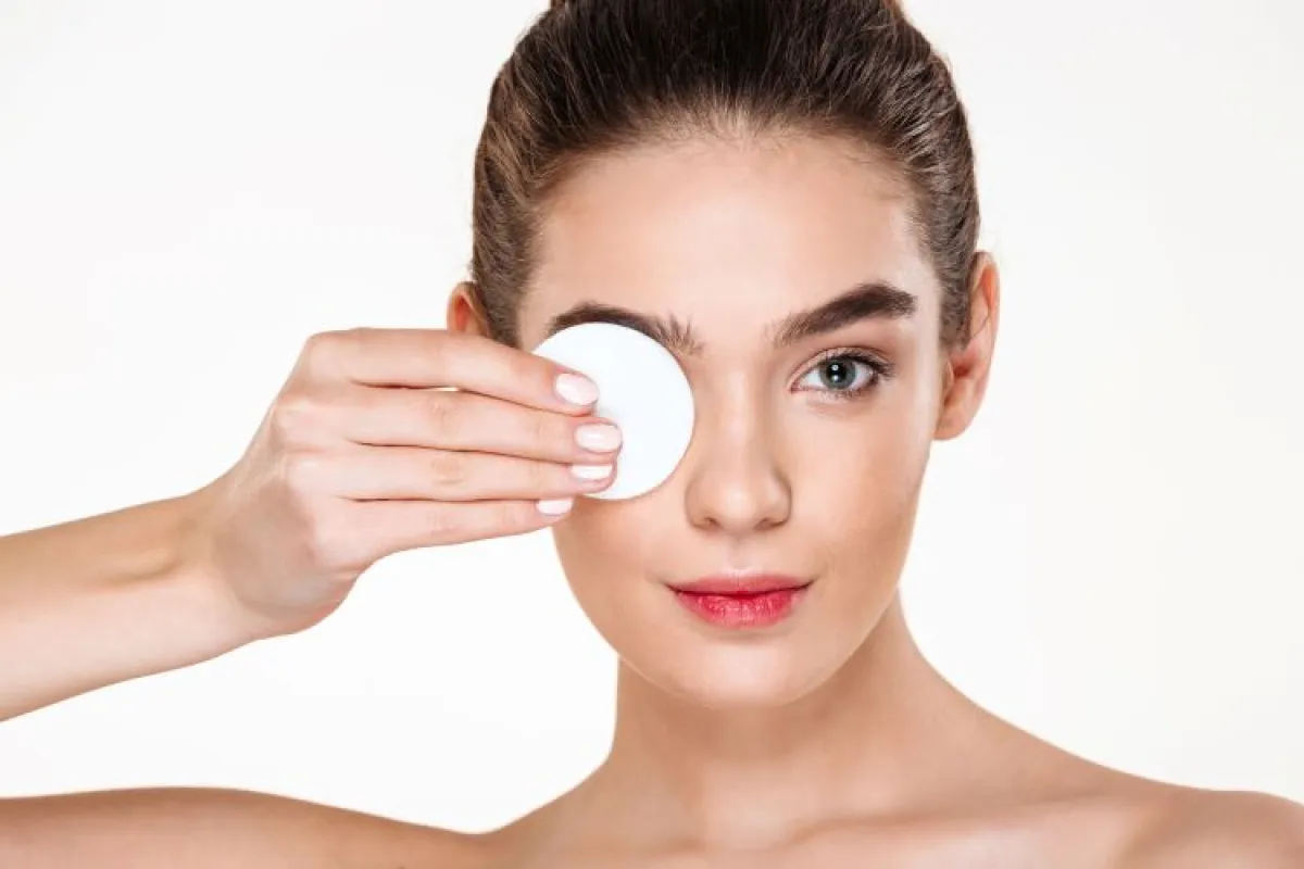 العناية بالعين