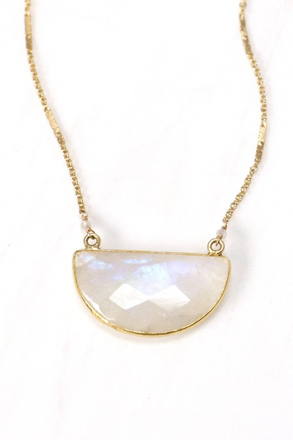 قلادة Moonstone Pendant من Mickey Lynn 