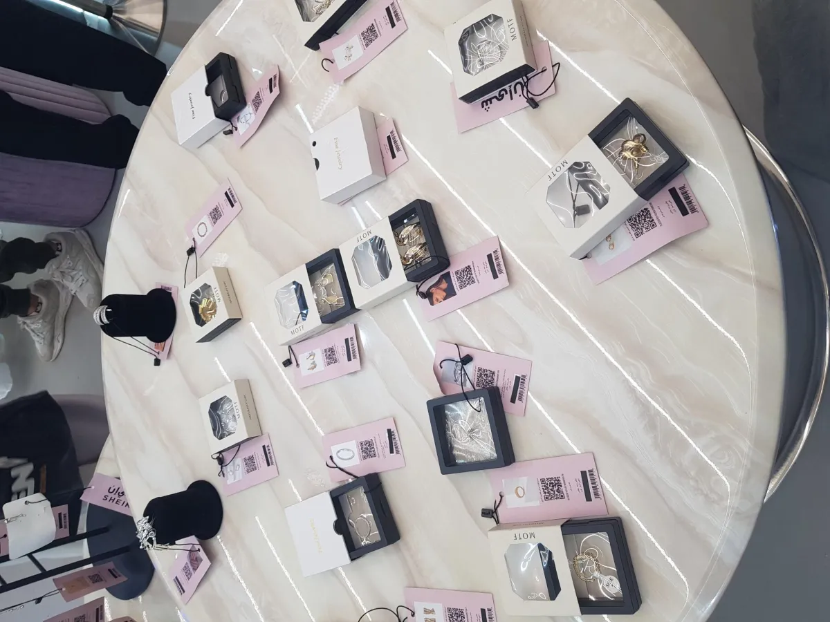 من اكسسوارات شي إن