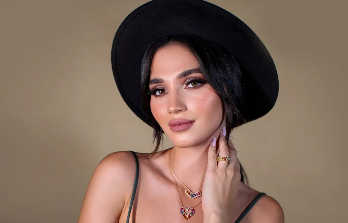 المصممة ساندي تابت: المجوهرات العربية توازي مستوى الإنتاج 