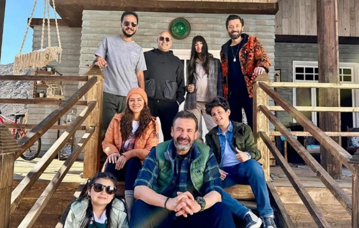 فريق عمل فيلم بيت الروبي- الصورة من الحساب الرسمي للفنان كريم عبد العزيز على إنستغرام