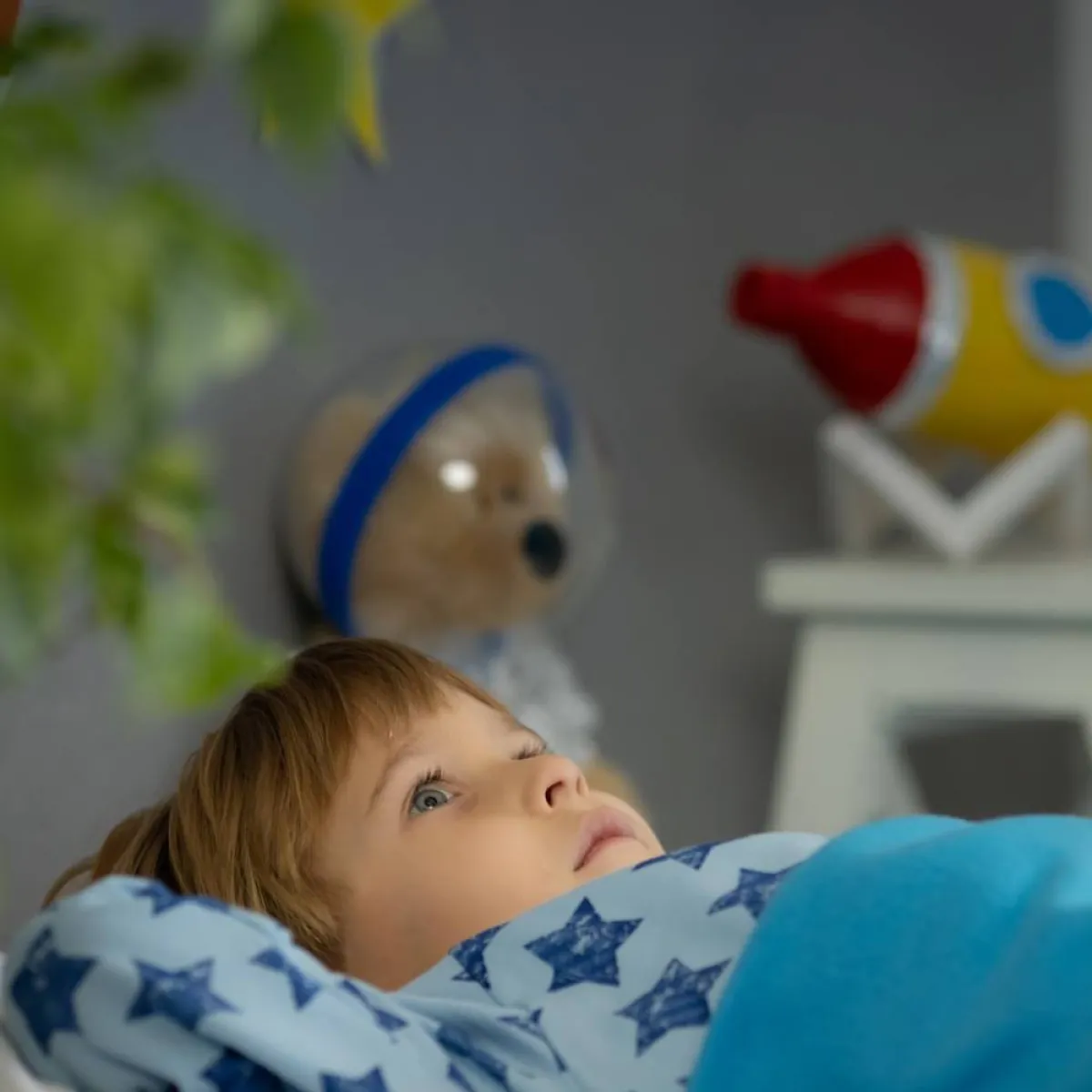 صورة لطفل يعاني من الأرق