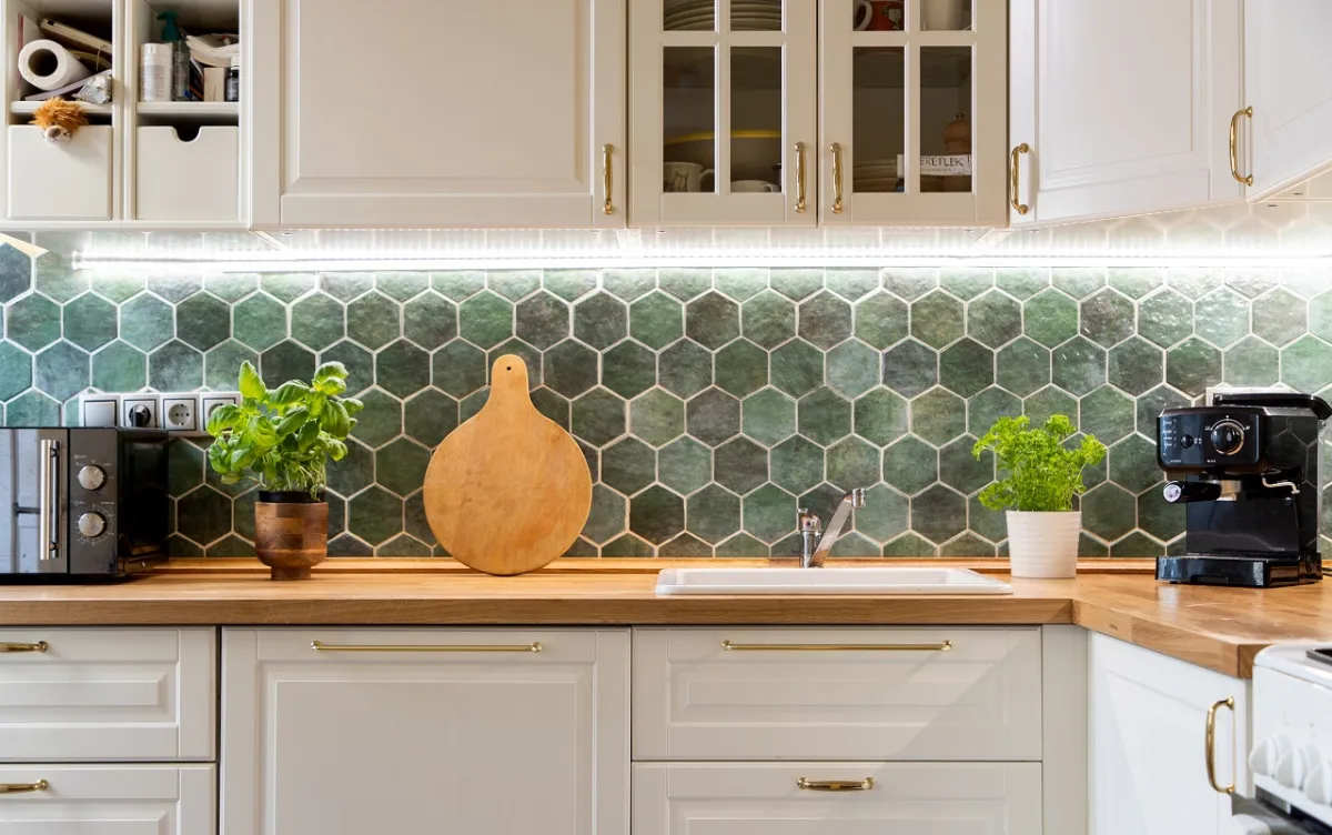 كيفية تنظيف الأسطح وقطع الأثاث الخشبية؟