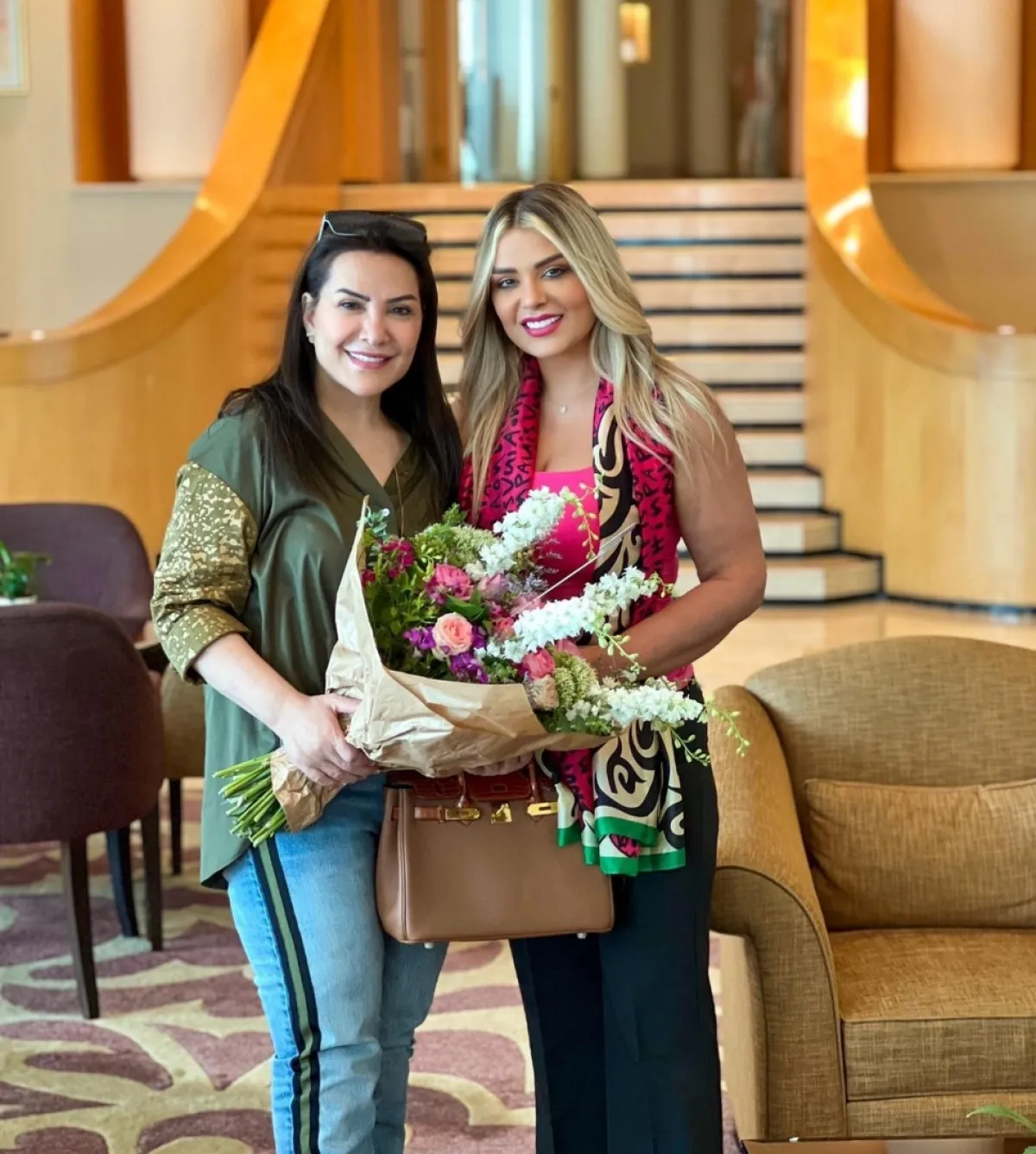 هدى حسين ومادلين مطر الصورة من  حسابها  على الانستغرام