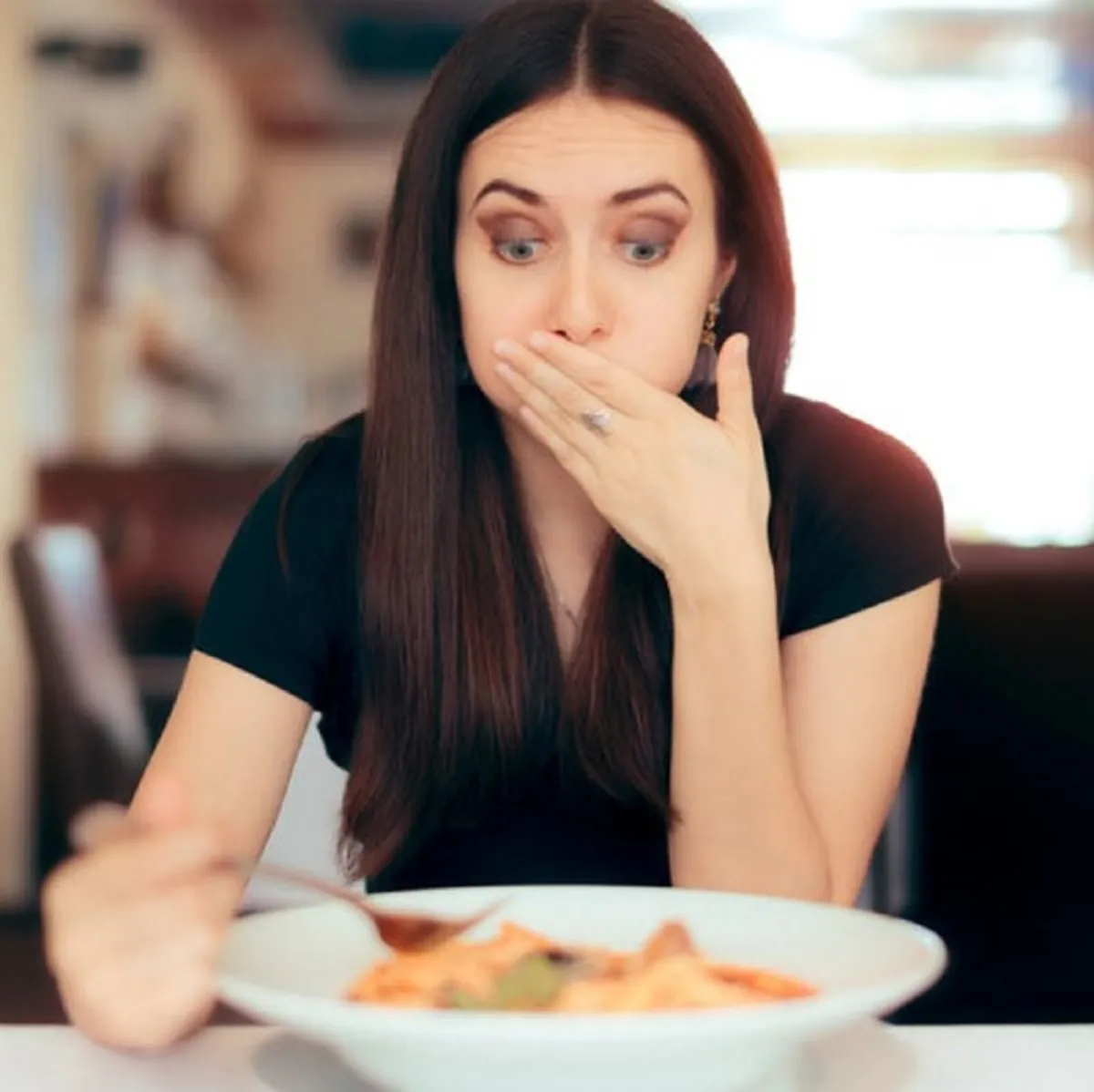 صورة لحامل تشعر بالتهاب بالفم من تناول الشطة