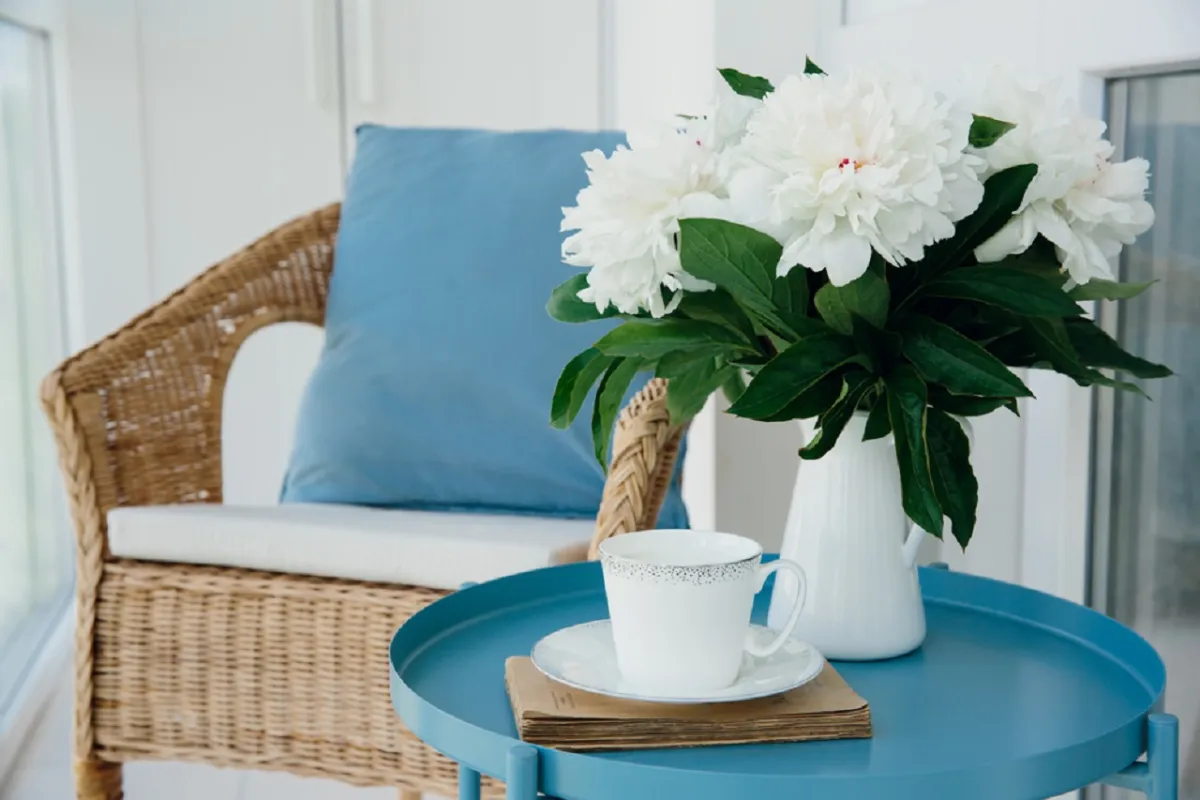 اللون الأزرق جذاب في الاستخدام في ديكور البلكونة