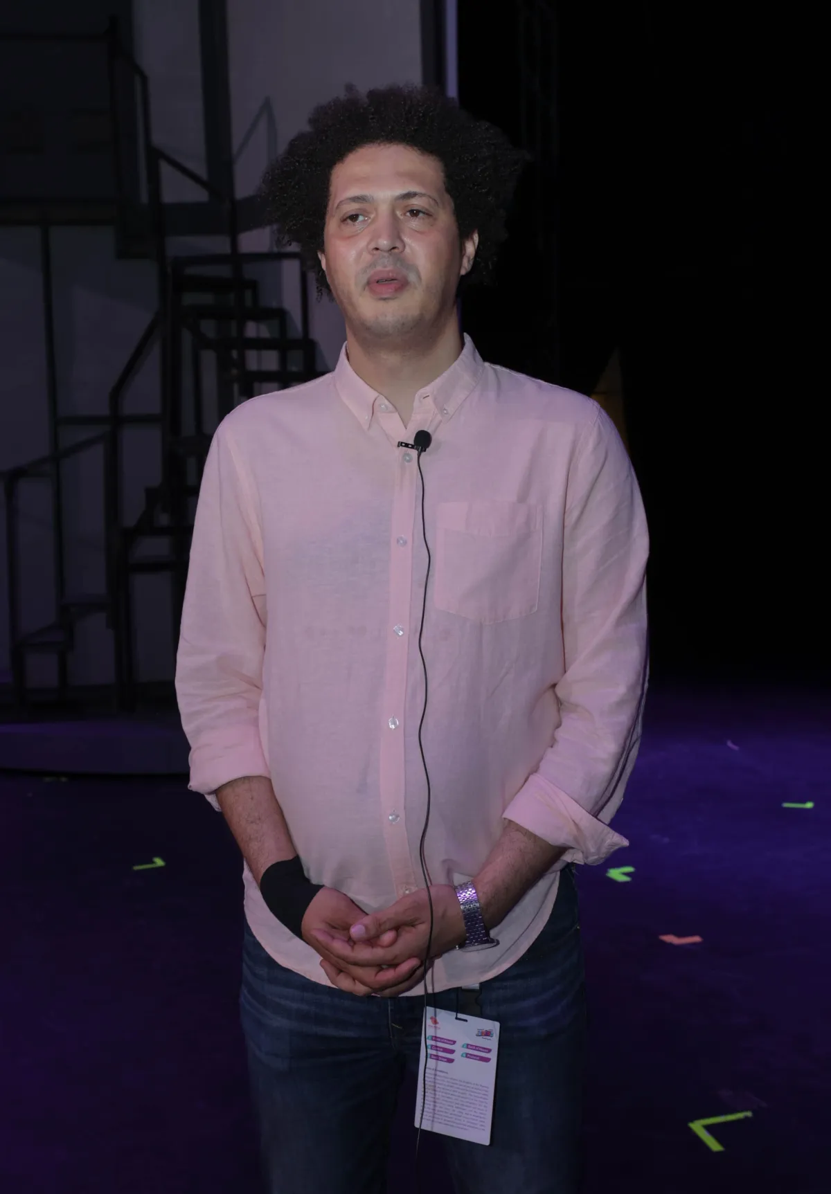 مخرج المسرحية أحمد البوهي- تصوير: عدنان مهدلي