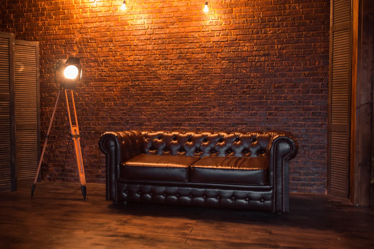 طرق فعالة في تنظيف الأثاث الجلدي