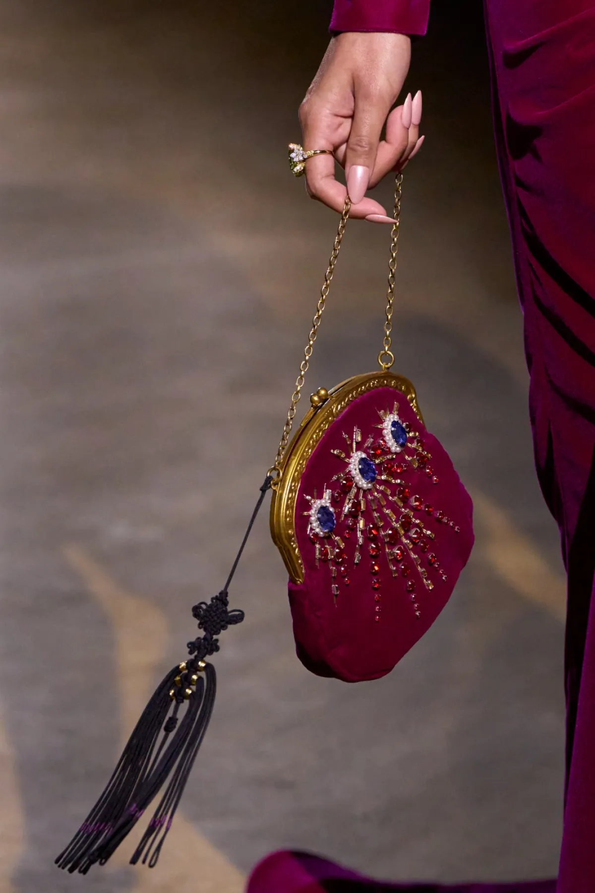 حقيبة مزينة بالسلاسل من  مس سوهي Miss Sohee