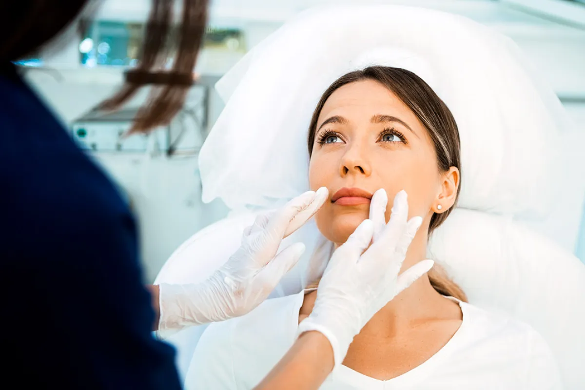 تدليك  الوجه (مصدر الصورة:Nastasic/Getty Images)