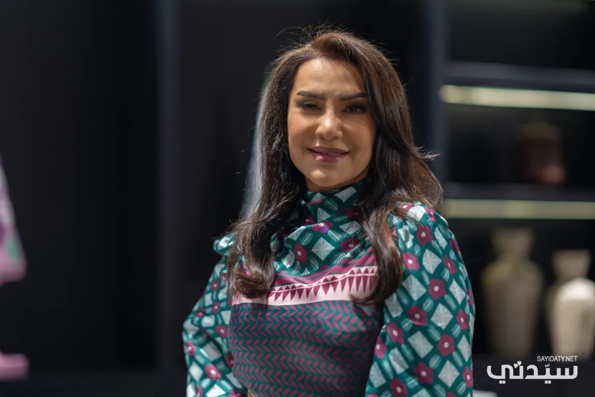 الفنانة هدى حسين حضرت الحفل بفستان من مجموعة الرميزان الجديدة