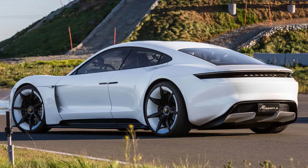 سيارة بورش تايكان الكهربائية