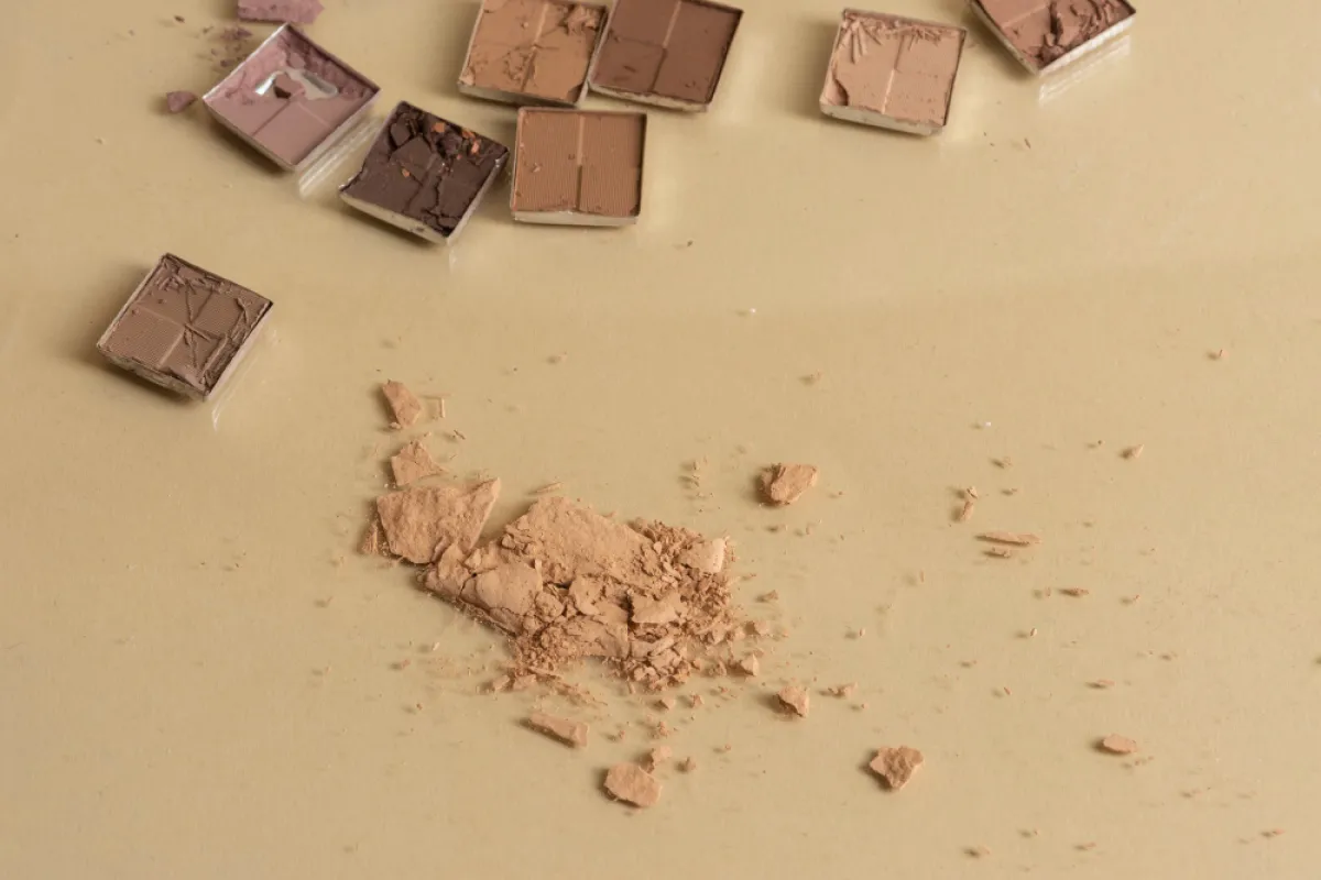 مكياج مسمر (الصورة من freepik)