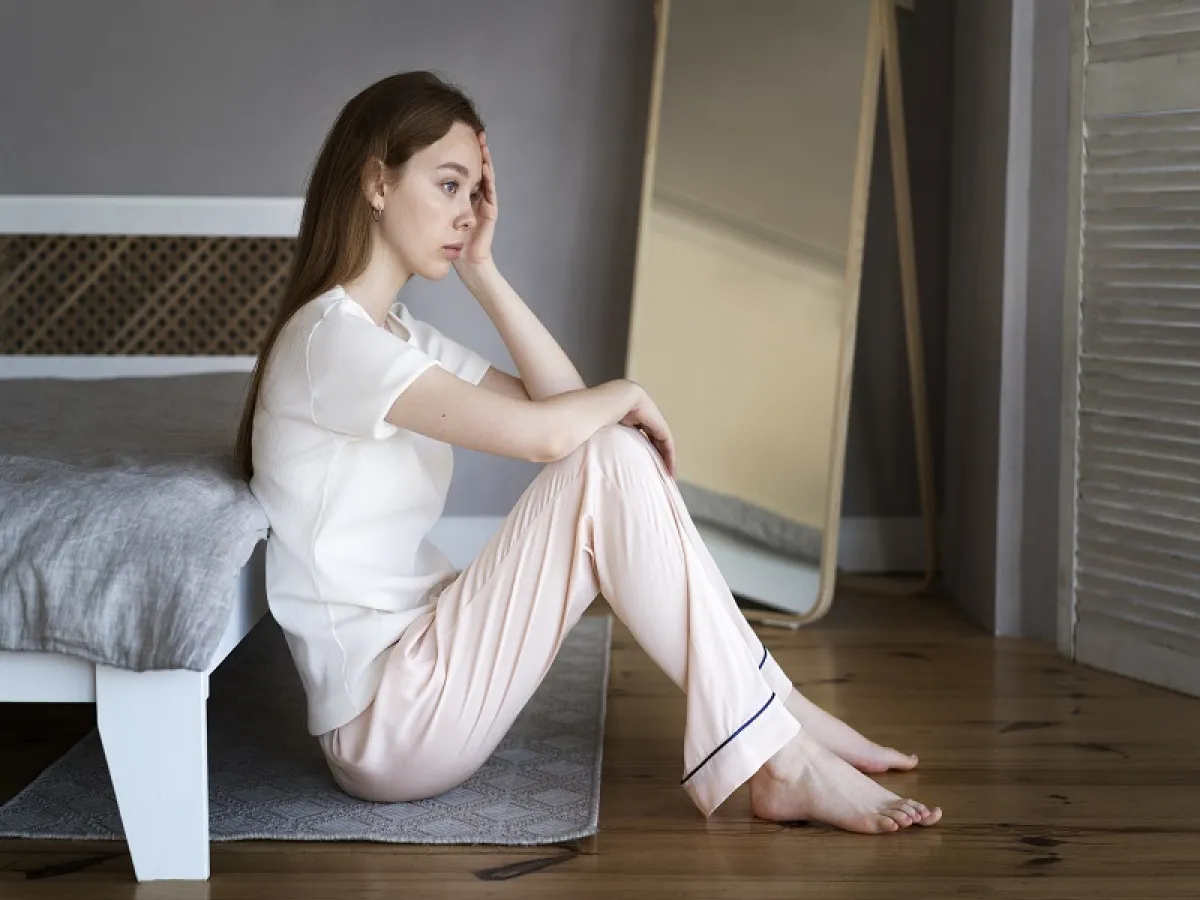 يساعد العلاج النفسي والأدوية في التغلب على الاكتئاب والتقلبات المزاجية المصاحبة للدورة الشهرية (المصدر: Freepik)