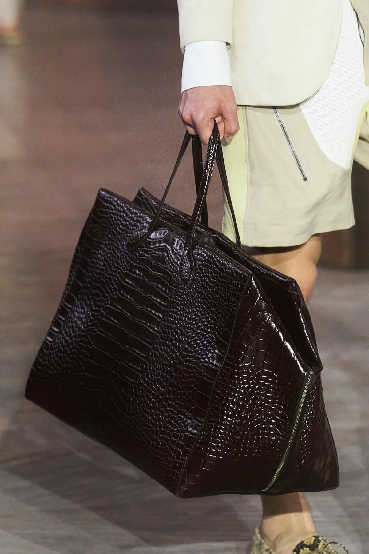 حقيبة يد.. من بالي Bally