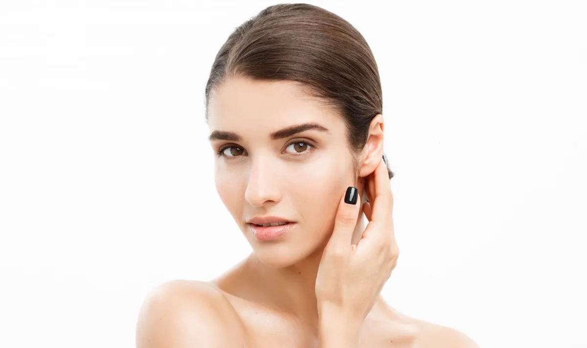 طرق العناية بالبشرة بالمواد الطبيعية