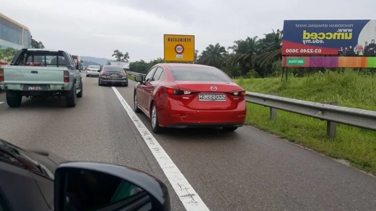 القيادة على أكتاف الطريق 