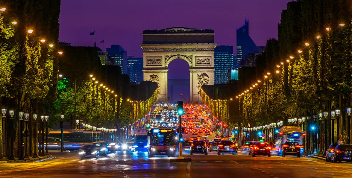 شارع الشانزليزيه - باريس 