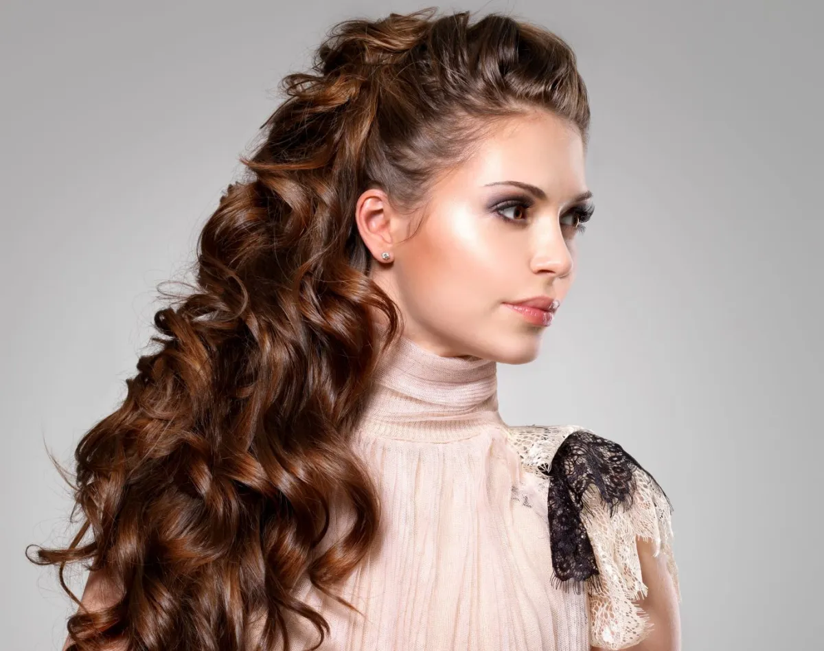  تسريحات شعر غرة مرفوعة 2023