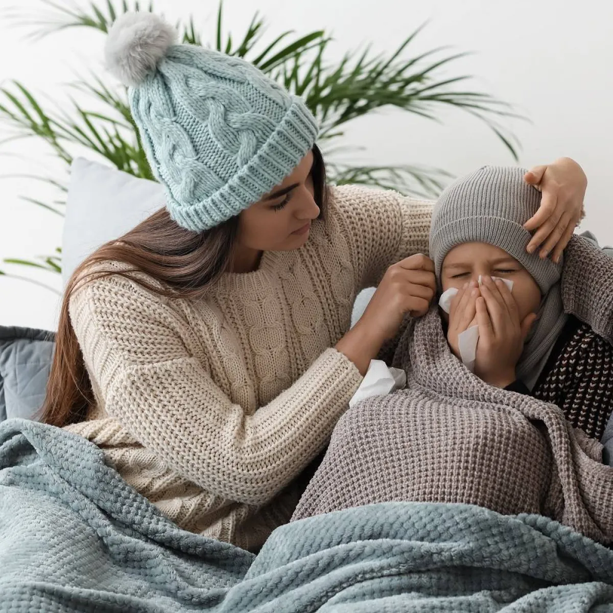 صورة لأم وطفلتها المريضة