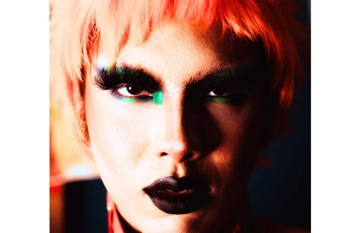 فن الماكياج الغريب