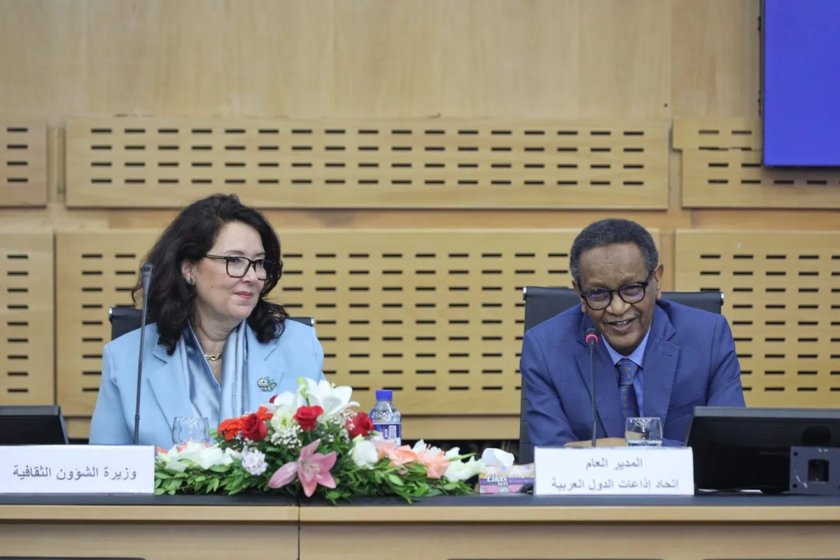 المدير العام لاتحاد إذاعات الدول العربية ووزيرة الثقافة في تونس حياة قطاط القرمازي أثناء الندوة الصحفية حول المهرجان العربي للإذاعة والتلفزيون- الصورة من حساب اتحاد الاذاعات على الفيسبوك