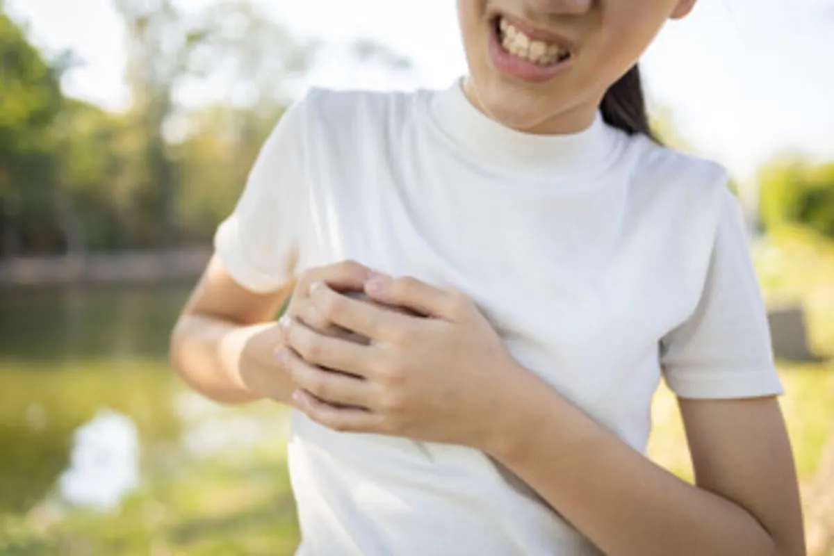 صورة لطفلة لديها أعراض جسمانية للبلوغ