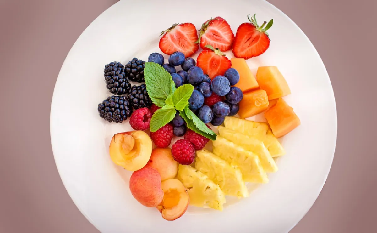 من المفضل تقديم ثمار الصيف في الزيارات والمناسبات، بصورة تسهل تناولها