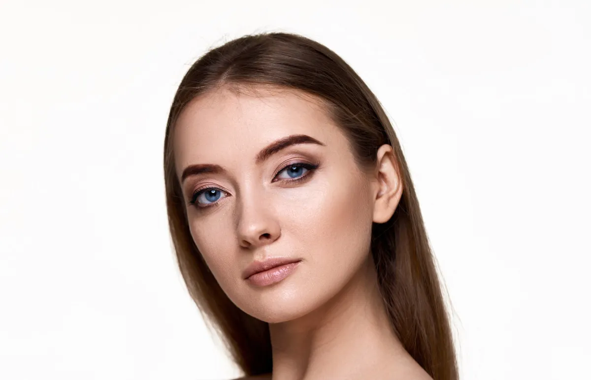 علاجات وحلول للتخلص من انتفاخ تحت العين De-Puff Eyes